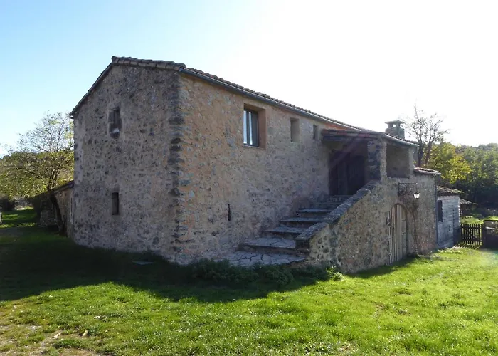 De Navacelles بيت شباب *