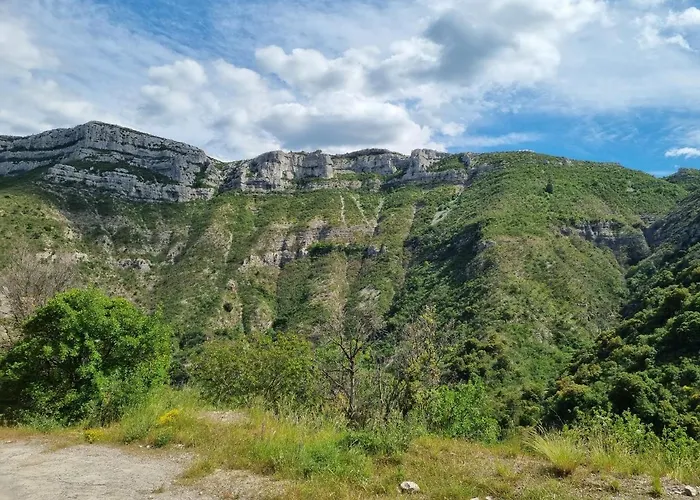 De Navacelles بيت شباب Blandas