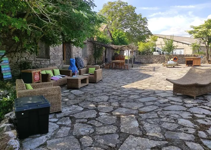 بيت شباب De Navacelles Blandas