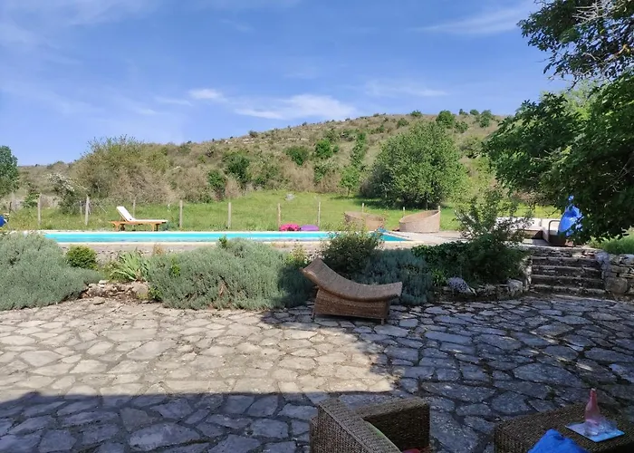 De Navacelles بيت شباب Blandas