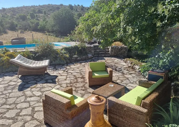 بيت شباب De Navacelles *